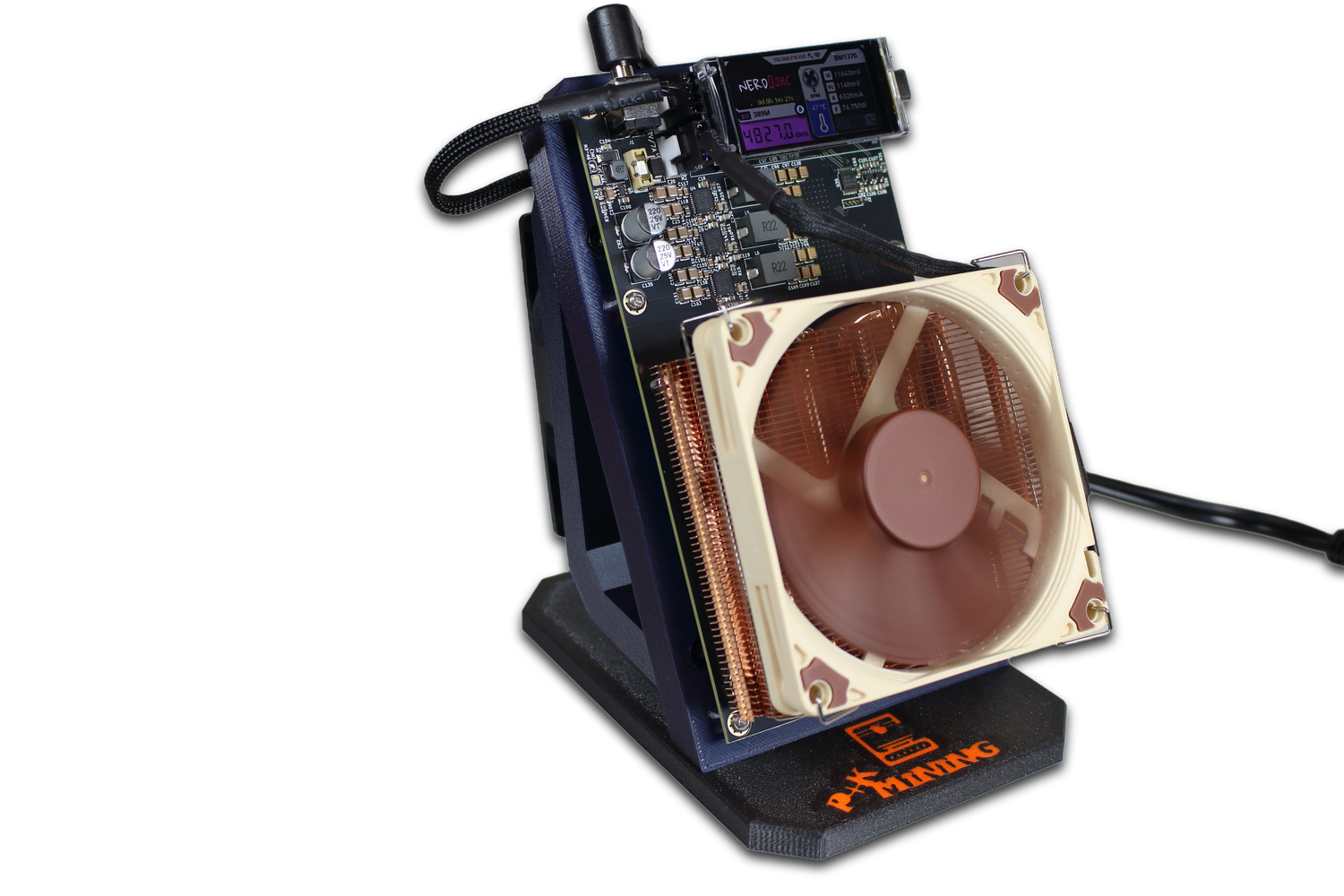 Leiser Bitcoin Mining Rechner mit großem Kühlventilator und offenem Mainboard, effizient für Krypto-Mining